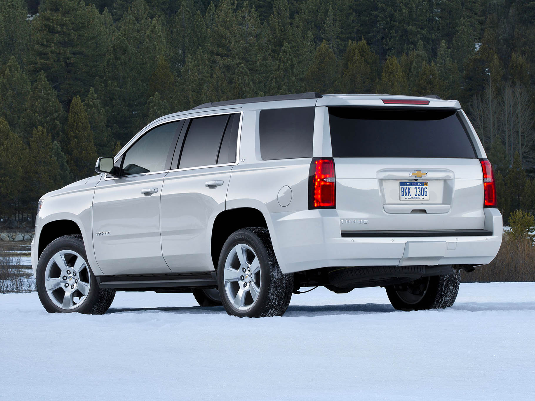 The Truth About Full Size Suvs Autoweb Autoweb 2017 Feature Fullsize Suv Chevrolet Tahoe 001